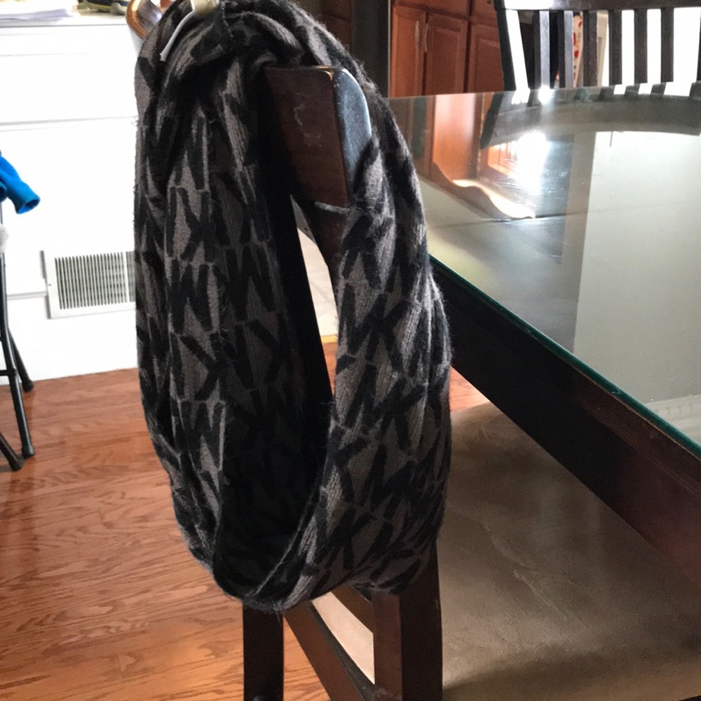 Michael kors infinity scarf